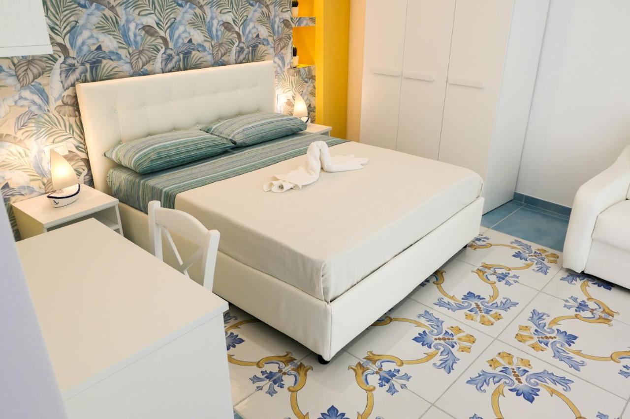 Cristianzerotre Suite Napoli Esterno foto