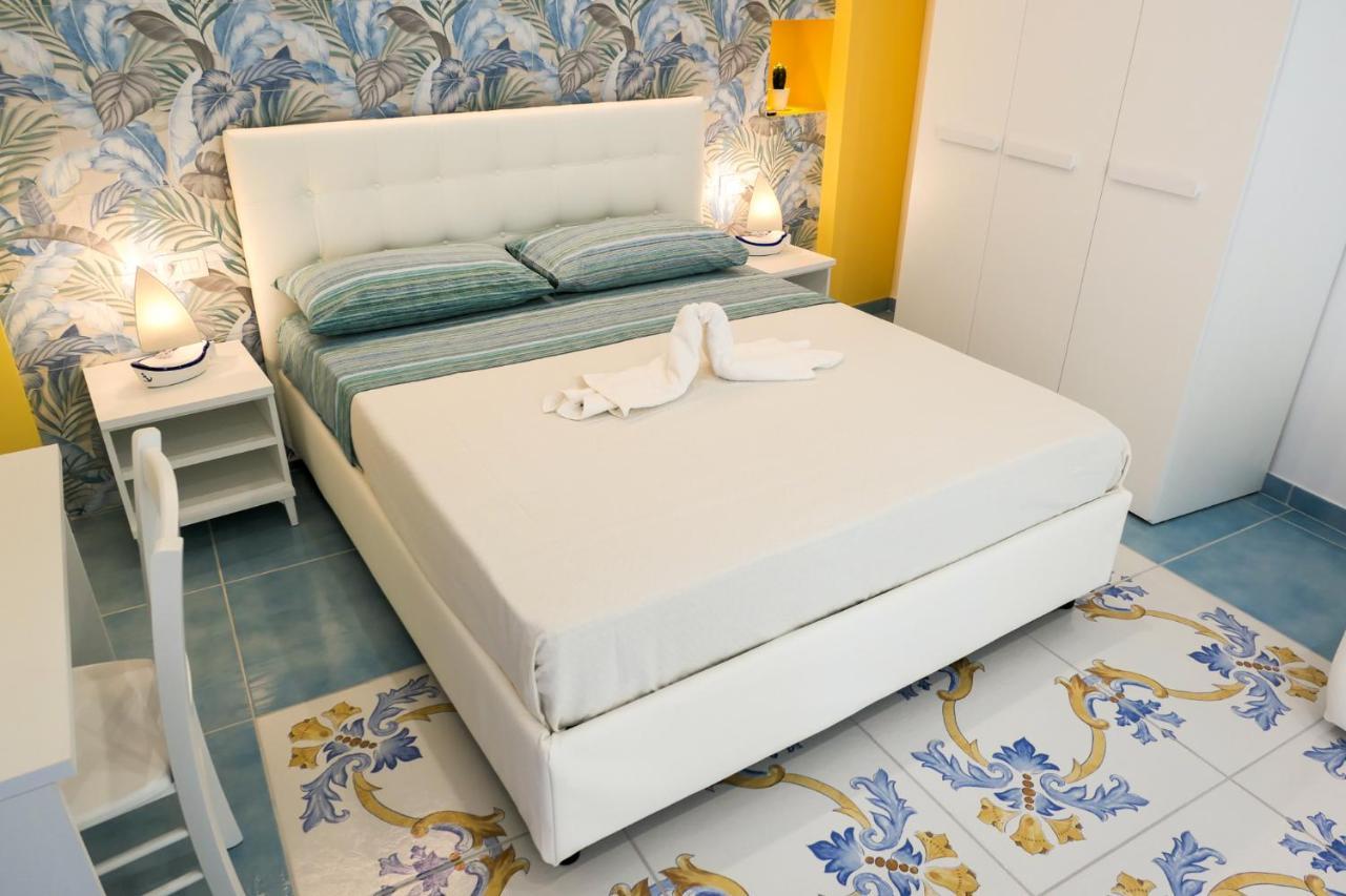 Cristianzerotre Suite Napoli Esterno foto